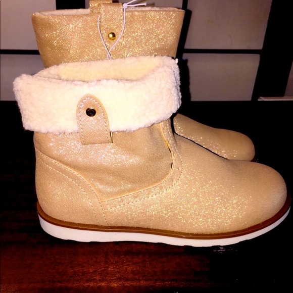 Children's Place Winter Boots & Fashion Gold Glistening Fleece lined NWT sz 2 - Picture 2 of 16